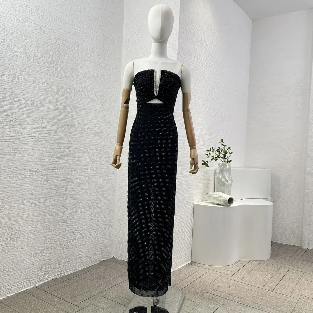 Черное 2024 новое летнее платье высшего качества без рукавов с вырезами и