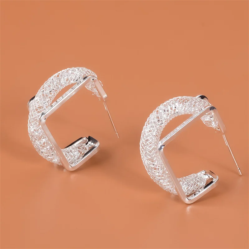 

Популярные ювелирные изделия Ближнего Востока, Европы и Америки, маленькие квадратные циркониевые серьги, модные классические белые серьги, универсальные для женщин