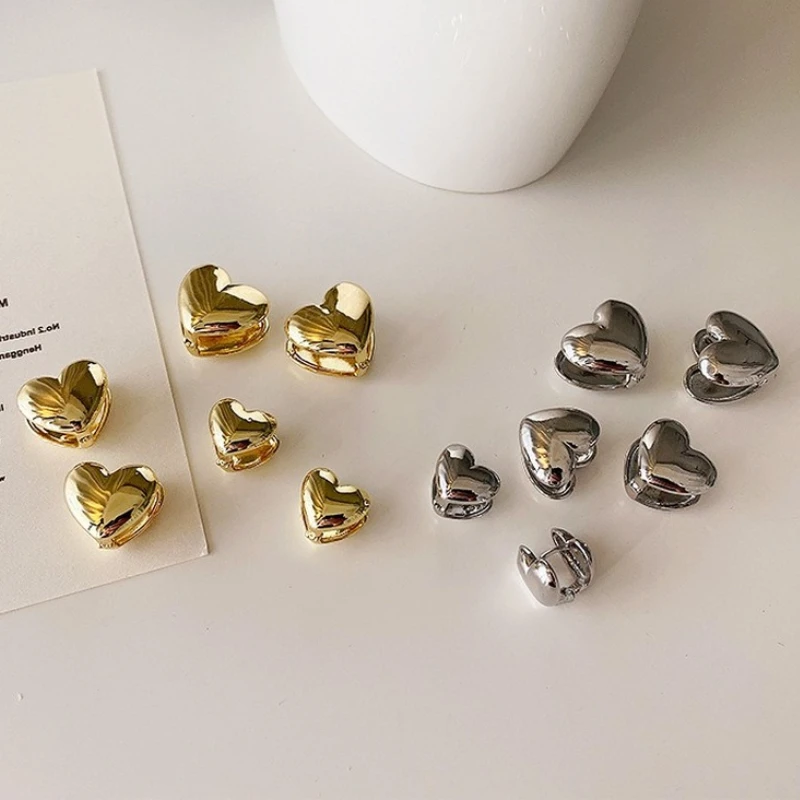 

VSnow French Vintage Minimalist Metal Heart Stud Earrings for Women Vintage Stereoscopic Gold Silver Color Earrings Jewellery