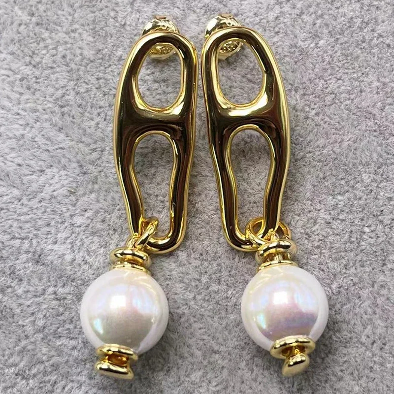 

2023 High quality Spanish creativity, exquisite fashion, high-quality pearl earrings, women's romantic jewelry gifts