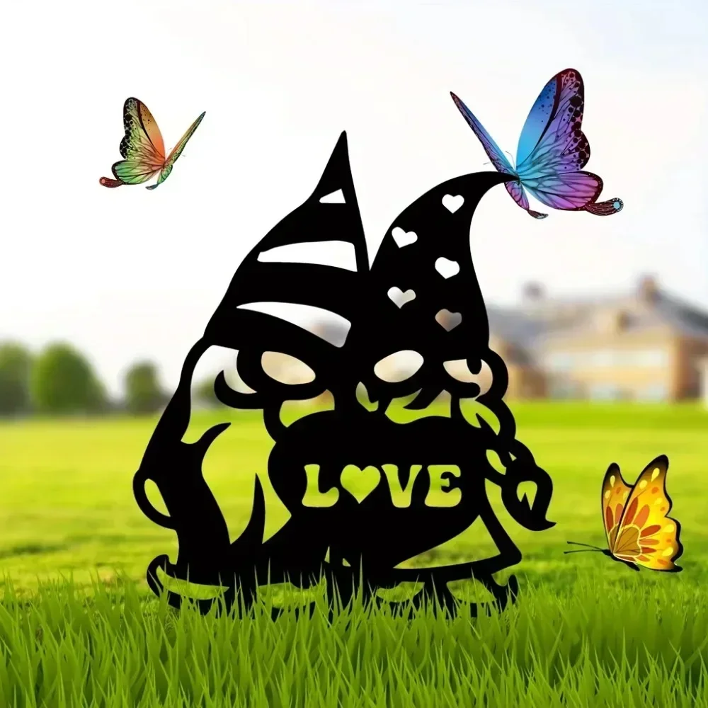 Великолепная металлическая вывеска для влюбленных во дворе: очаровательная в