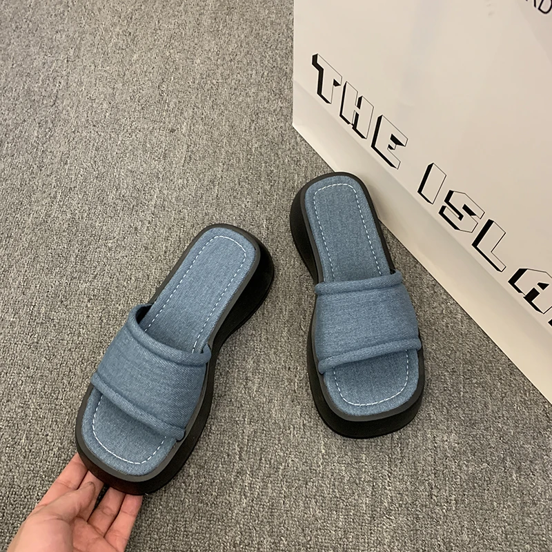 Women's summer outside wear 2023 new Korean version of everything with thick bottom muffin flip-flops holiday leisure high heels