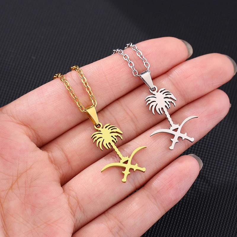 Ожерелье с подвеской в виде символа национального герба Саудовской Аравии замок