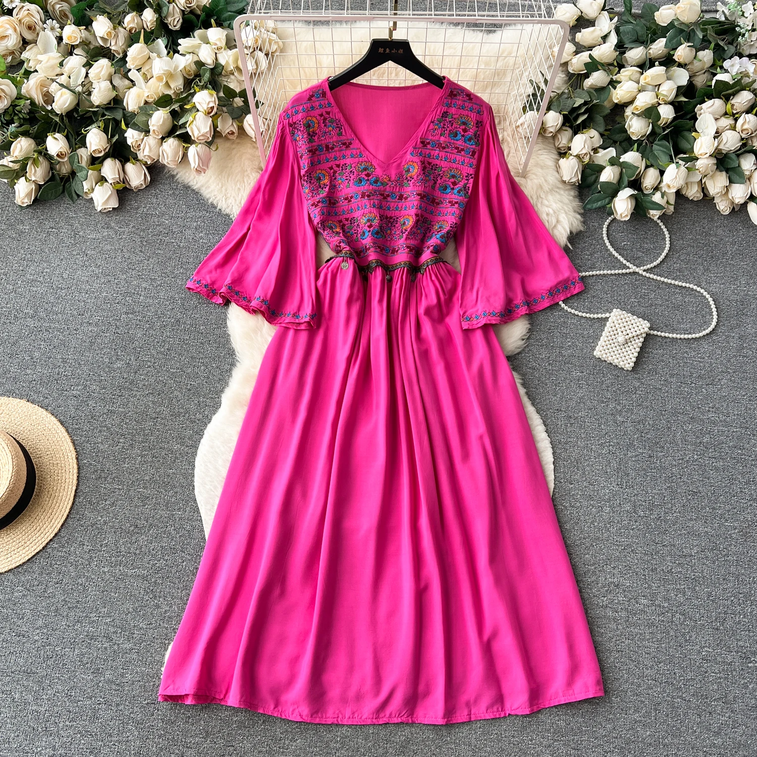 

Женское платье с вышивкой и V-образным вырезом, с длинным рукавом