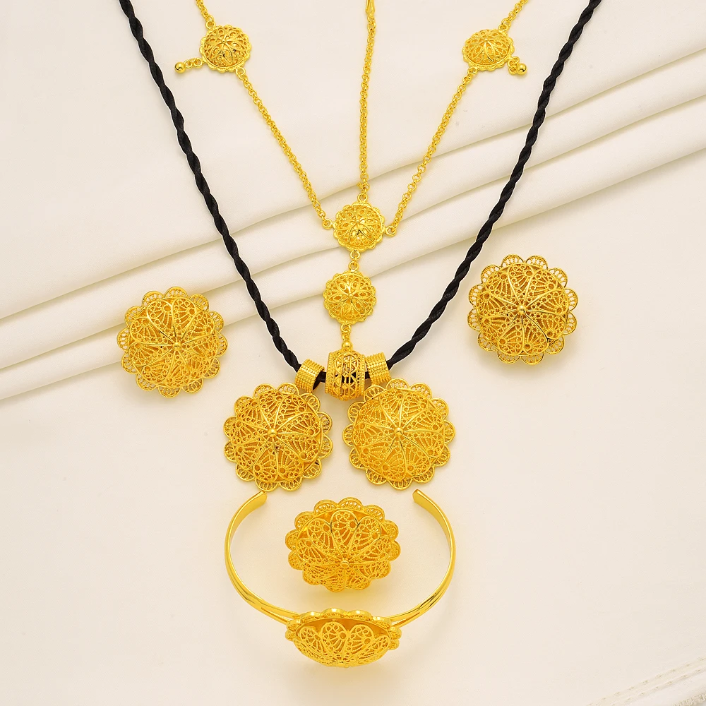 Комплект ювелирных изделий из колье и серёг под золото 24 к