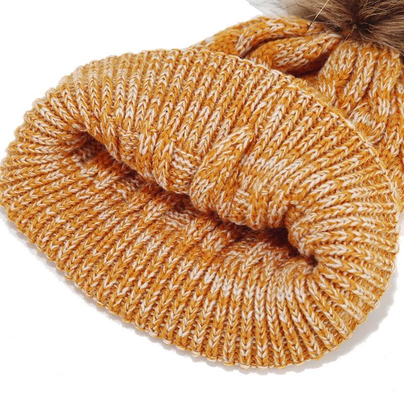 Рисунок 5 - детские вязаные шапки и перчатки