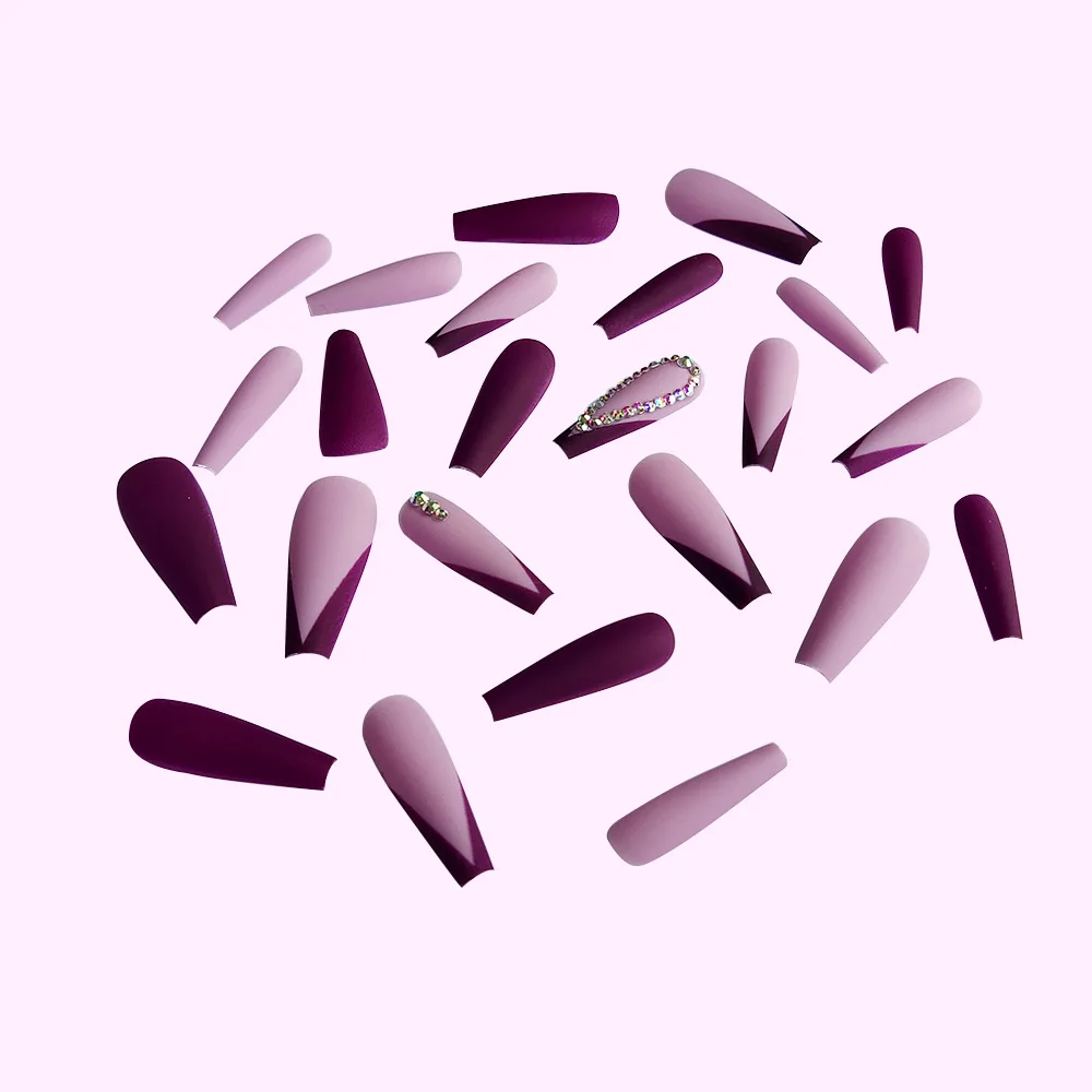 Французские накладные ногти V-образной формы с бриллиантами матовые полностью