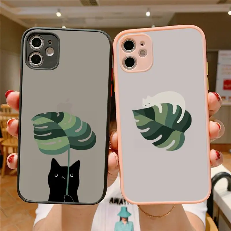 

TOPLBPCS Retro Banana Leaves Animal Cats Phone Case for iPhone X XR XS 7 8 Plus 11 12 13 pro MAX 13mini Translucent Matte Case