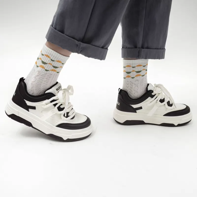 Кроссовки женские кожаные на плоской подошве небольшие повседневные беговые