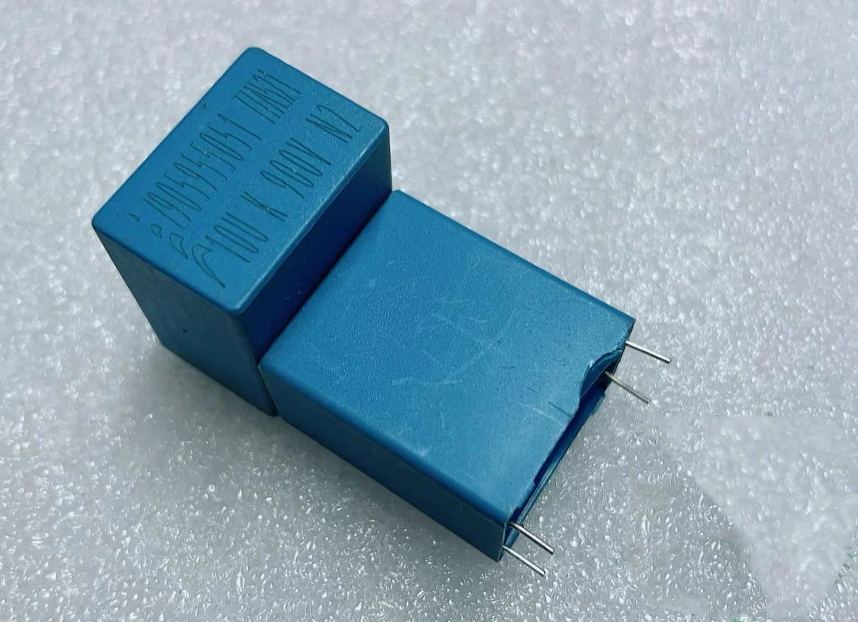 2 шт. 77A500 4U7 J 1K1 4,7 мкФ 1100 В / 77A501 3U3 K 700 В 3,3 мкФ ...