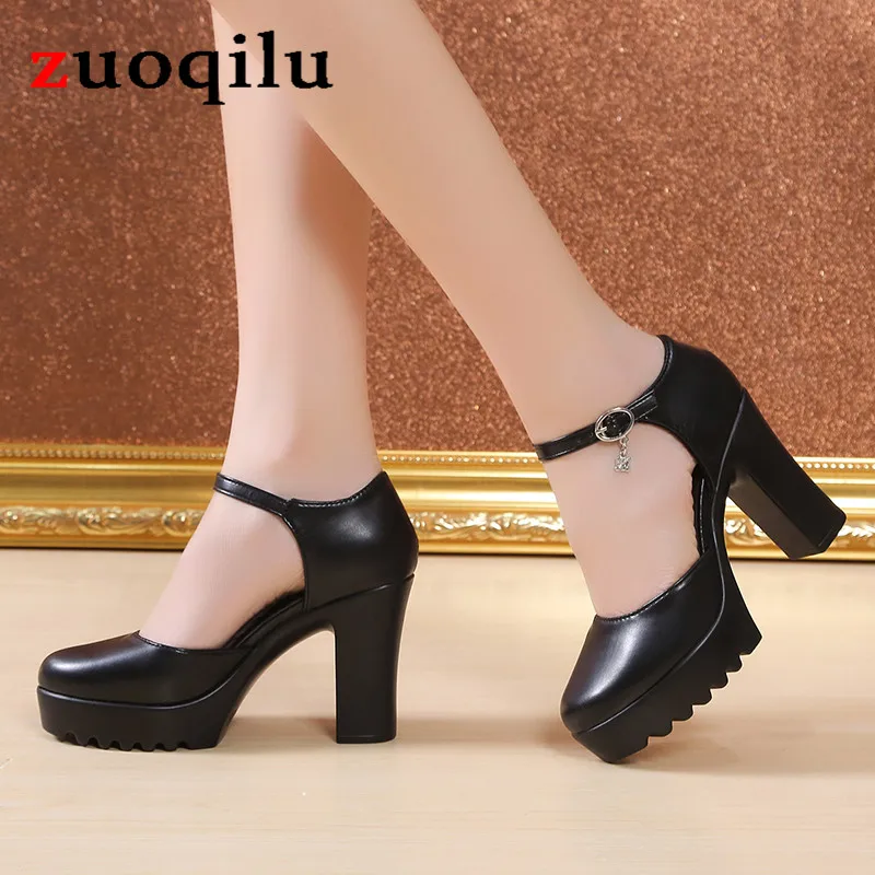 

Женские босоножки на квадратном каблуке 10 см