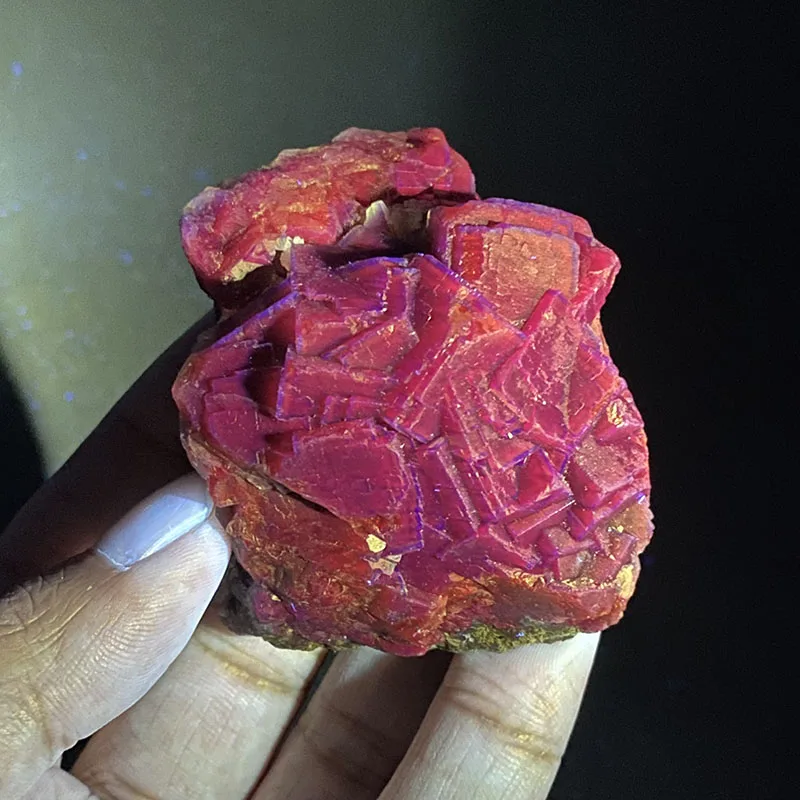 100% натуральный пакистанский черный флюорит (флуоресцентный красный) минеральный