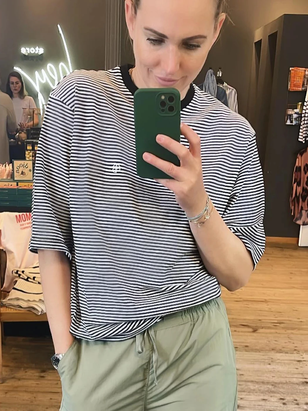 

Женская хлопковая футболка в полоску, с вышивкой и коротким рукавом