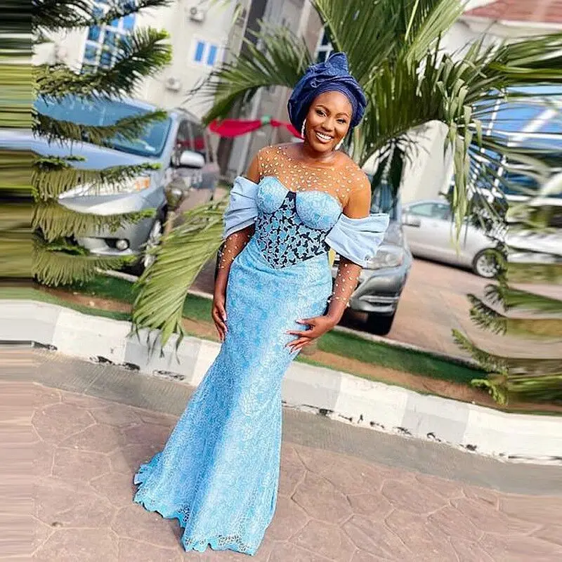 Небесно-голубые кружевные вечерние платья с прозрачным воротником аппликациями