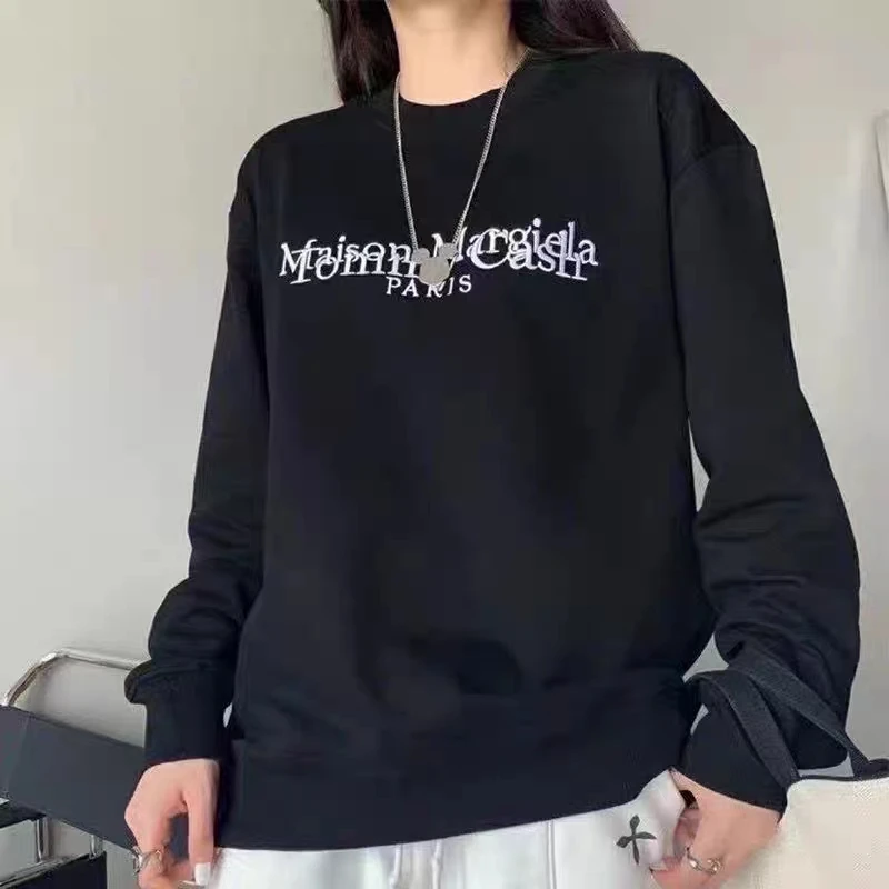 

2023 MM6 Margiela Embroidery Overlap Logo Sweatshirts Men Women Classic Outside Wash Tag Back Four Stitching Label Pullover