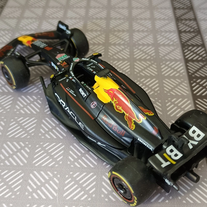 Фото Модель гоночного автомобиля Формулы-1 Red Bull RB19 в масштабе 1:43: высокая детализация, тонкая работа, отличное качество. №3