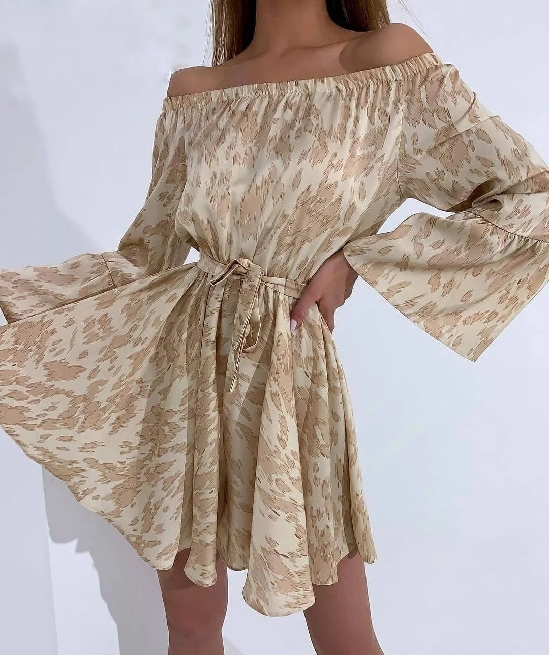 

Женское мини-платье с открытыми плечами, летнее плиссированное платье с длинным рукавом, элегантное платье с воротником-лодочкой и поясом, ...