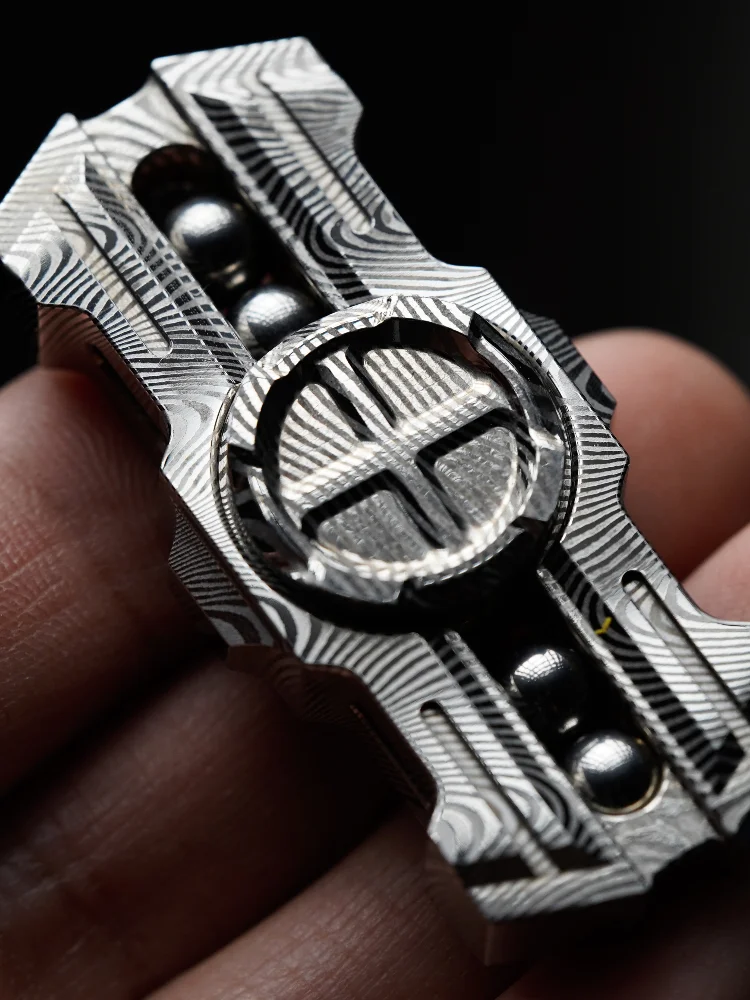 

Мини-игрушка со стальным шариком и гироскопом