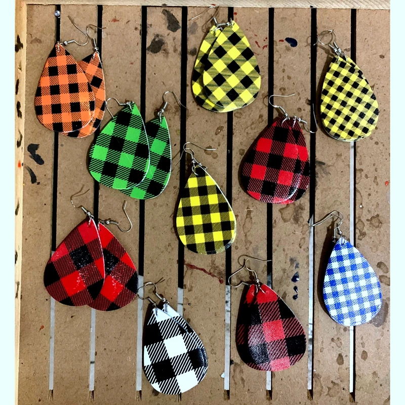 

Festive Leather Earrings Buffalo Plaid Christmas Tree Earrings 크리스마스 earrings