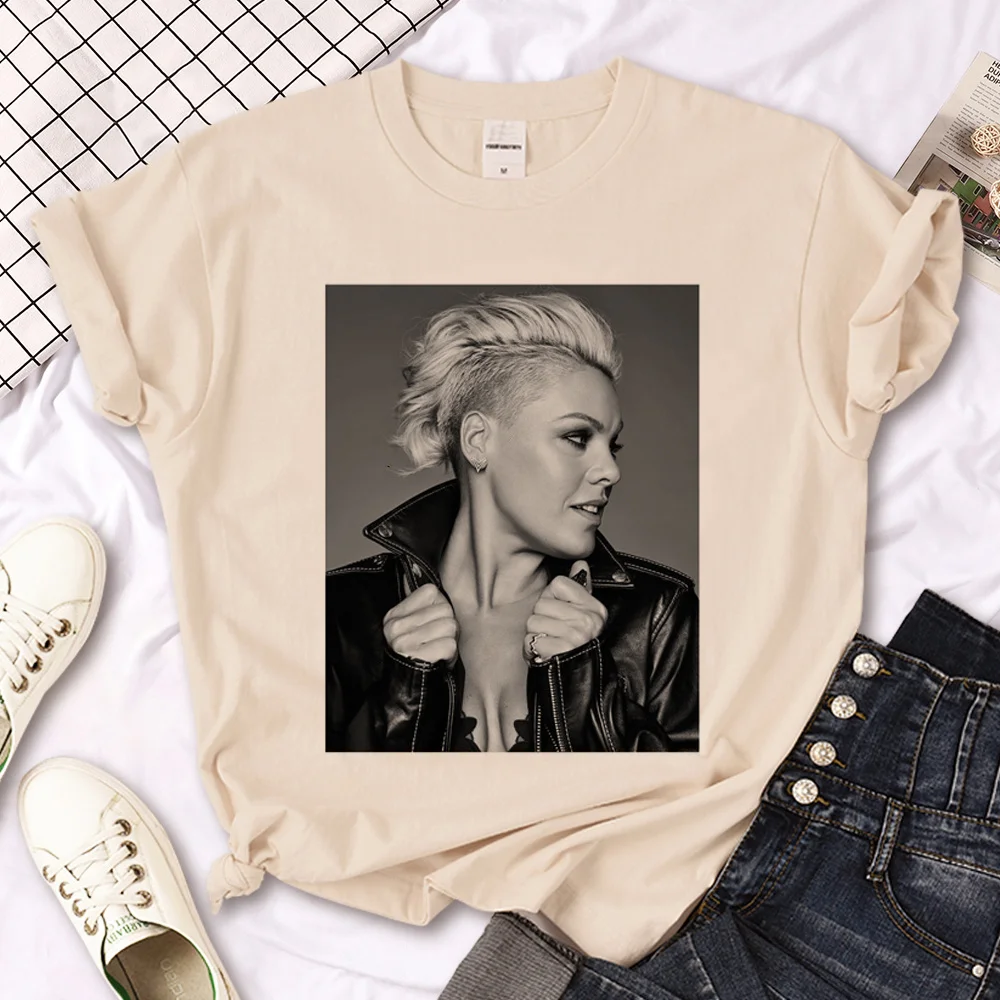 Женская футболка в японском стиле