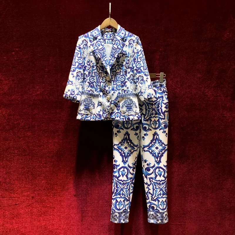 

New European and American women's wear for winter 2022 Court print coat seven-cent sleeves Nine minutes of pants Fashion suits