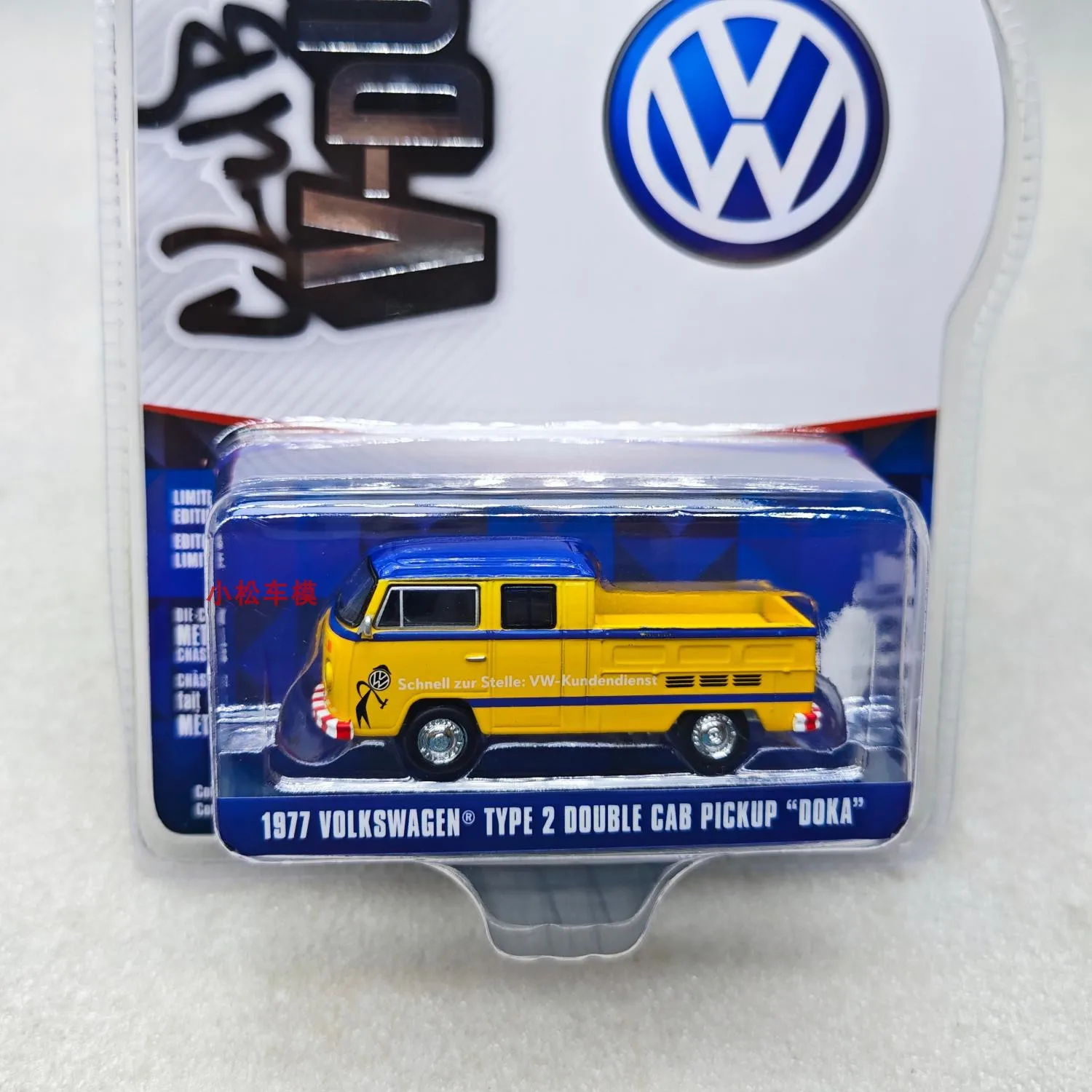 1:64 1977 Volkswagen TYPE 2 Double Cab Pickup Doka Легкосплавная модель автомобиля Коллекционная