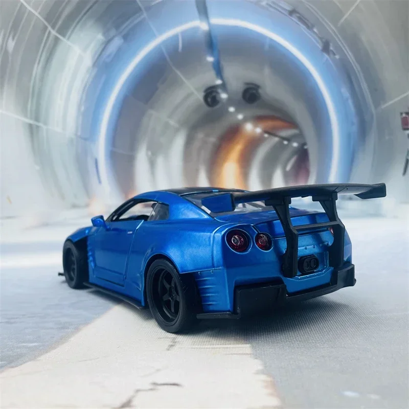 Фото JADA1:24 Форсаж 2009, модель GT-R R35 Брайана из сплава Bensopra, подарок на день рождения для детей, коллекционная модель, украшение для бутика. №2