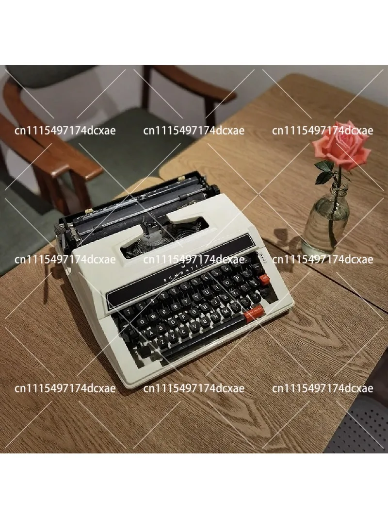 Фото Ретро-механическая пишущая машинка, белая, английская, 1980-х годов, винтажный декор, литературный подарок, коллекционный предмет в стиле старой школы №1