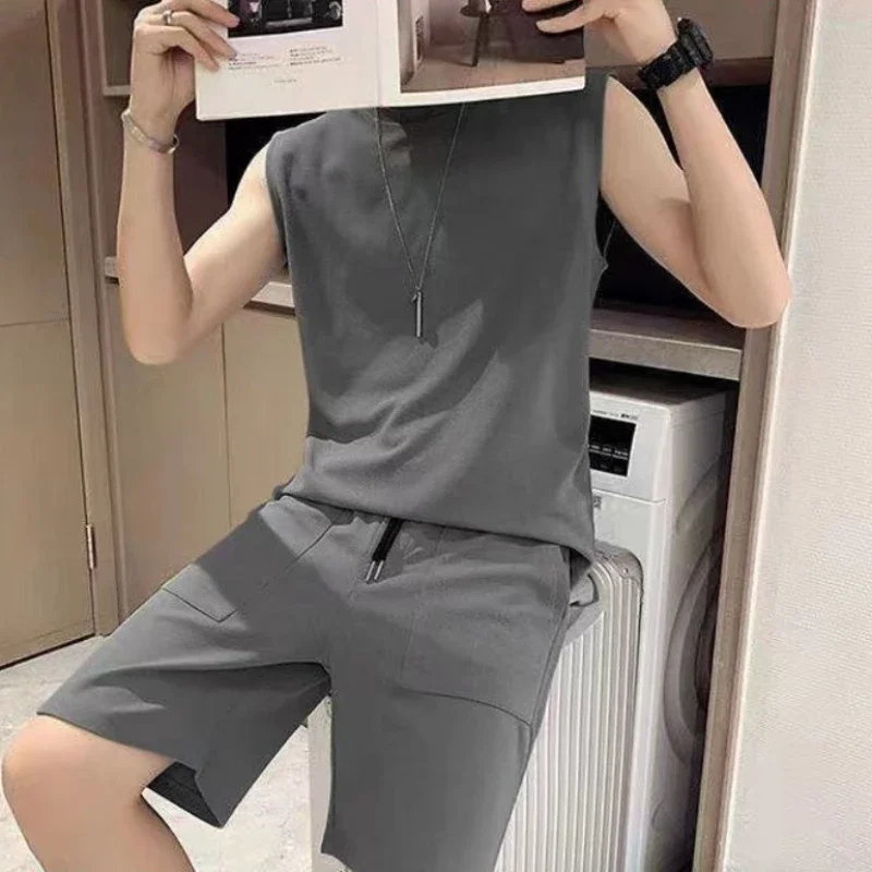 Костюм мужской спортивный из 2 предметов эмо футболка и шорты базовая летняя