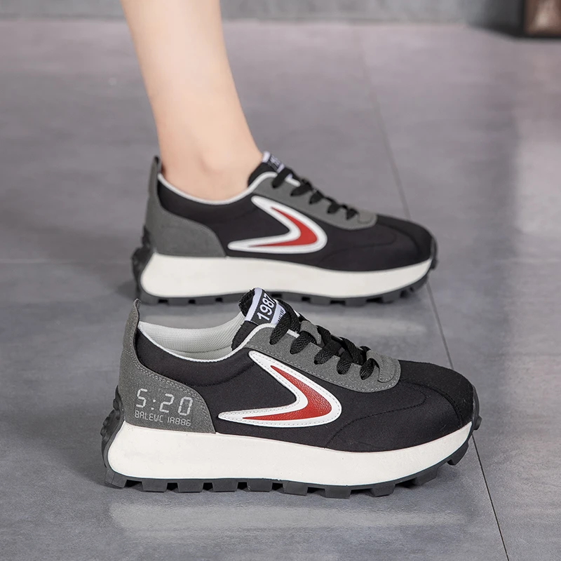 New Women's Golf Sports Shoes Beige Classic Outdoor Sports Shoes Women's Fitness Golf Training Comfort Grass Sports Shoes