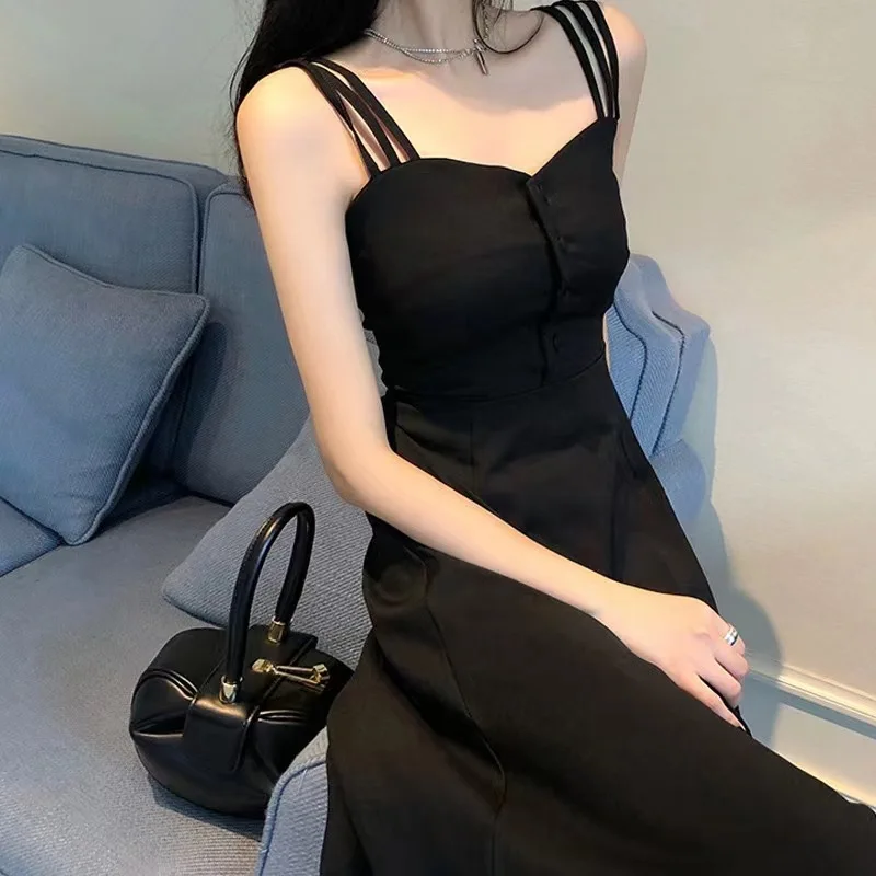 Temperamental black dress in the summer of 2023 the new show thin shoulder waist skirt with shoulder-straps