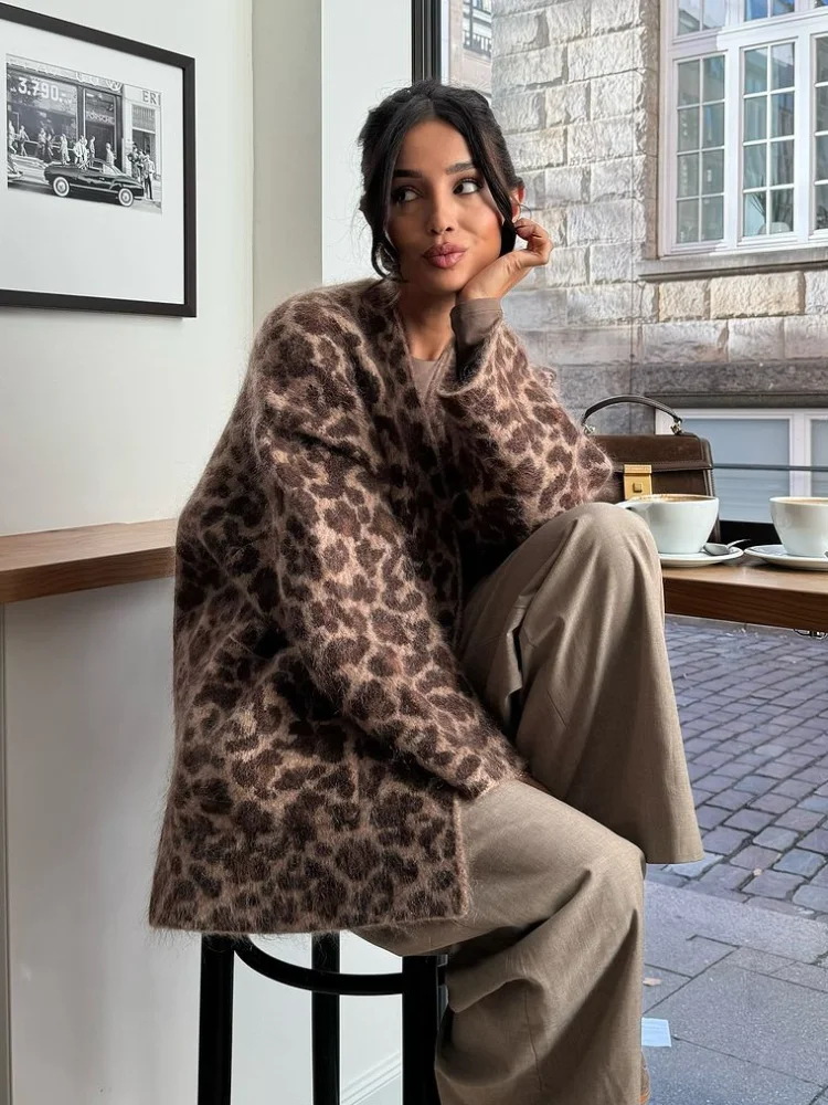 Женский вязаный кардиган с леопардовым принтом