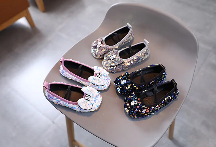 Туфли детские кожаные с бантом и блестками на плоской подошве