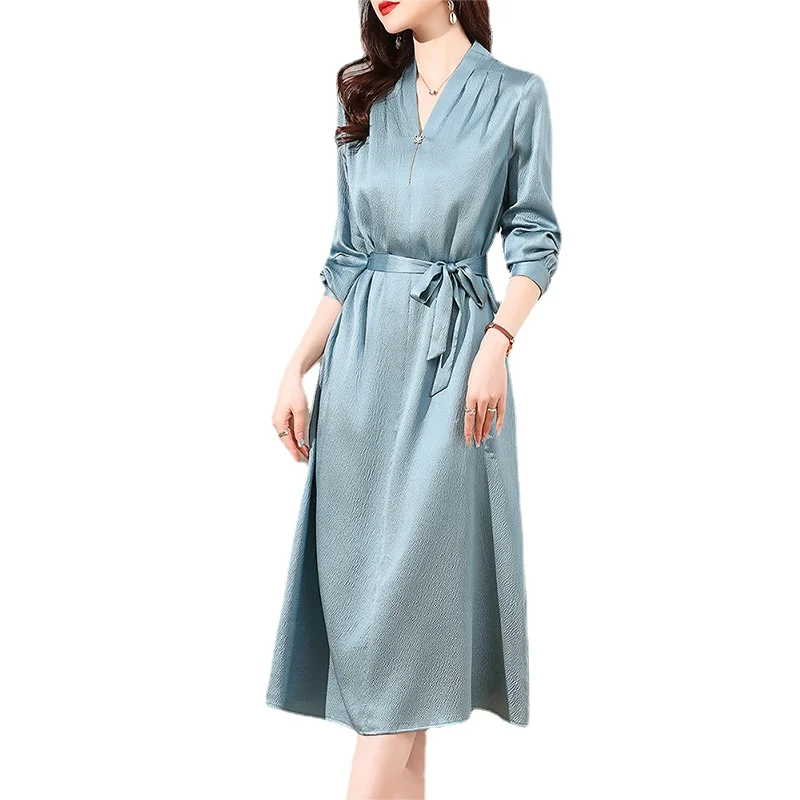 

Эластичное шелковое платье для женщин Ранняя весна 2022 темпераментная юбка с трехмерными пуговицами и V-образным вырезом с длинным рукавом