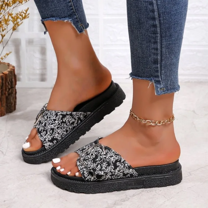 2024 модные тапочки на плоской подошве с заклепками и пряжками женские летние