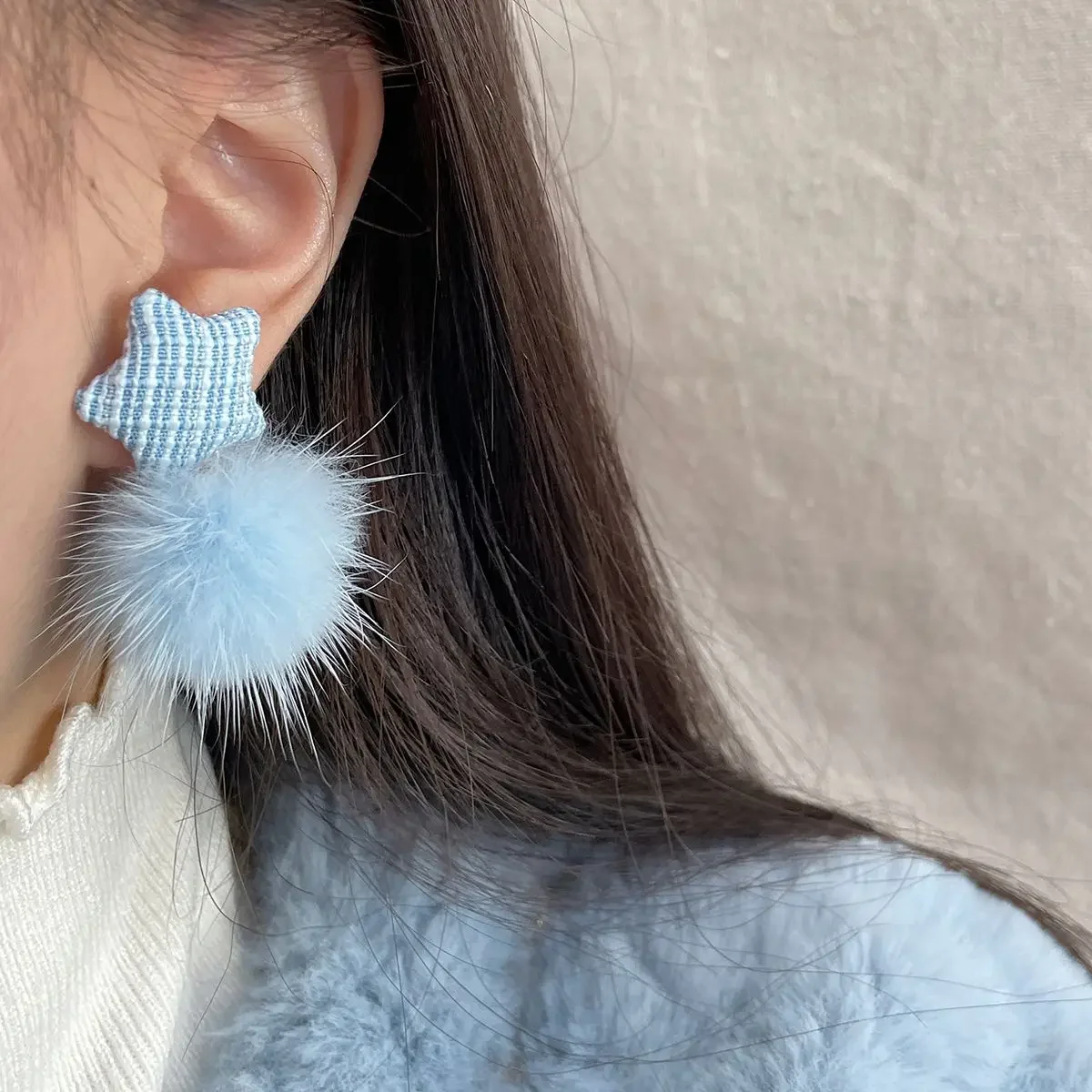 Осенне-зимние плюшевые серьги со звездами нишевый дизайн милый меховой шарик
