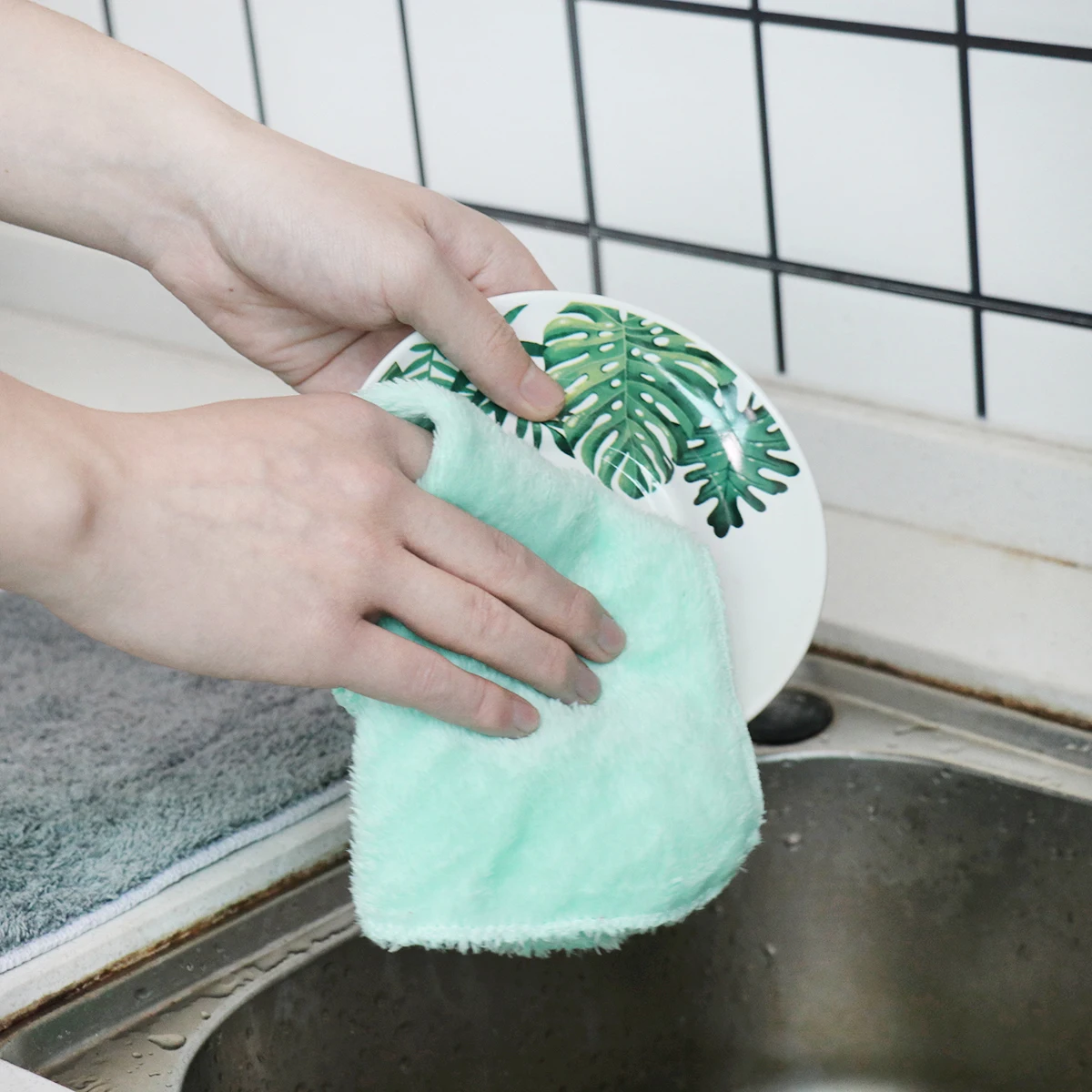 

Microfiber Absorbent Thicker Scouring Pad Rag, Non-stick Oil Dish Wash Cloth Towel Kitchen Cleaning Wiping Tools kids Hand towel