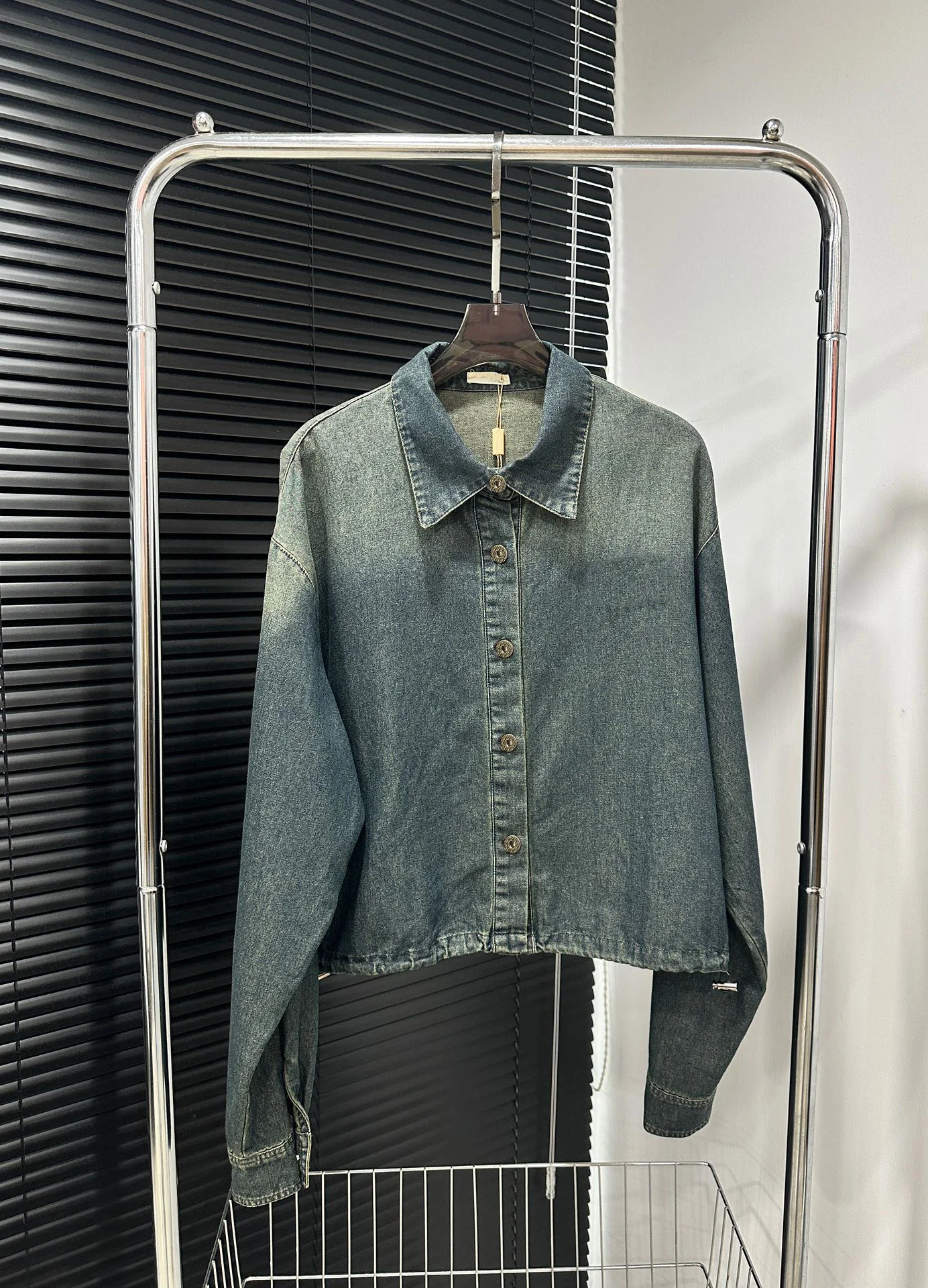 

Новый стиль 2023 Ранняя осень, ретро стирка под водой качели веревка рубашка пальто ~ ~ эта стирка воды цвет действительно супер ретро