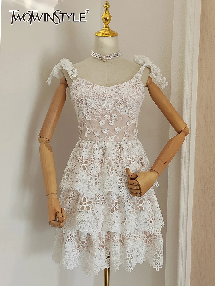 

TWOTWINSTYLE Lace Panel Sling Dress For Women V Neck Sleeveless High Waist Colorblock Mini Dresses Female Summer Clothing 2022