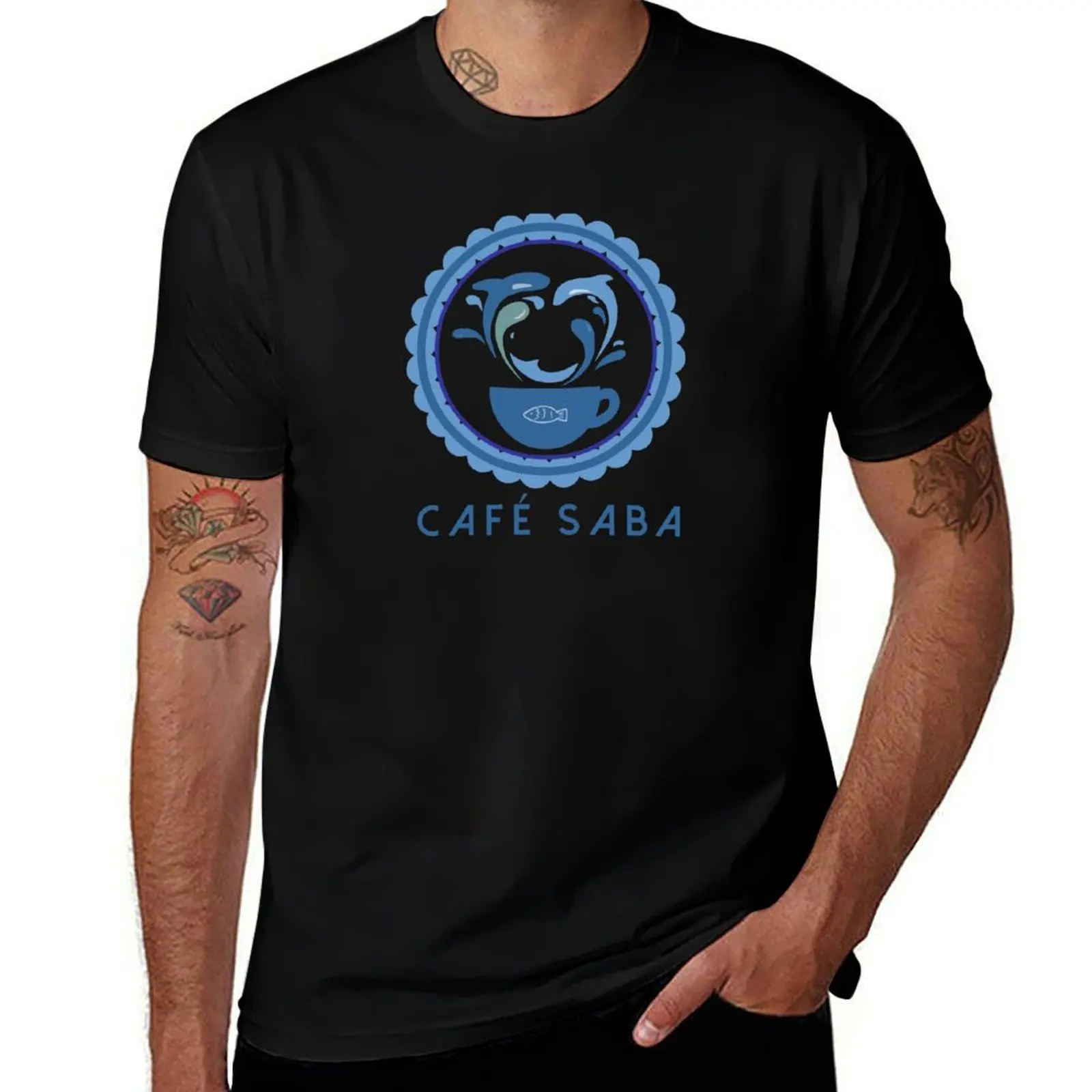 Фото Футболка Cafe Saba, футболки с аниме, одежда больших размеров, футболка большого размера для мужчин №1