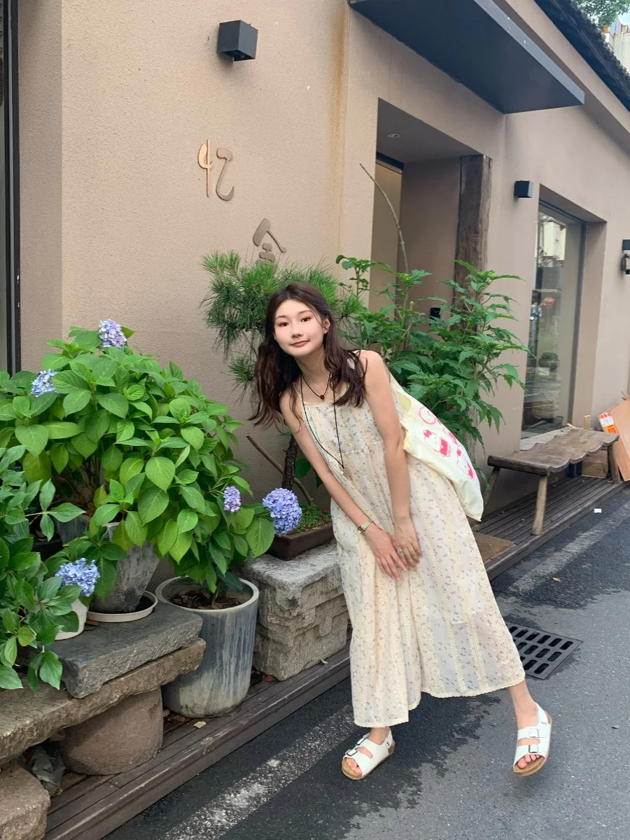 Платье-миди с высокой талией и цветочным принтом