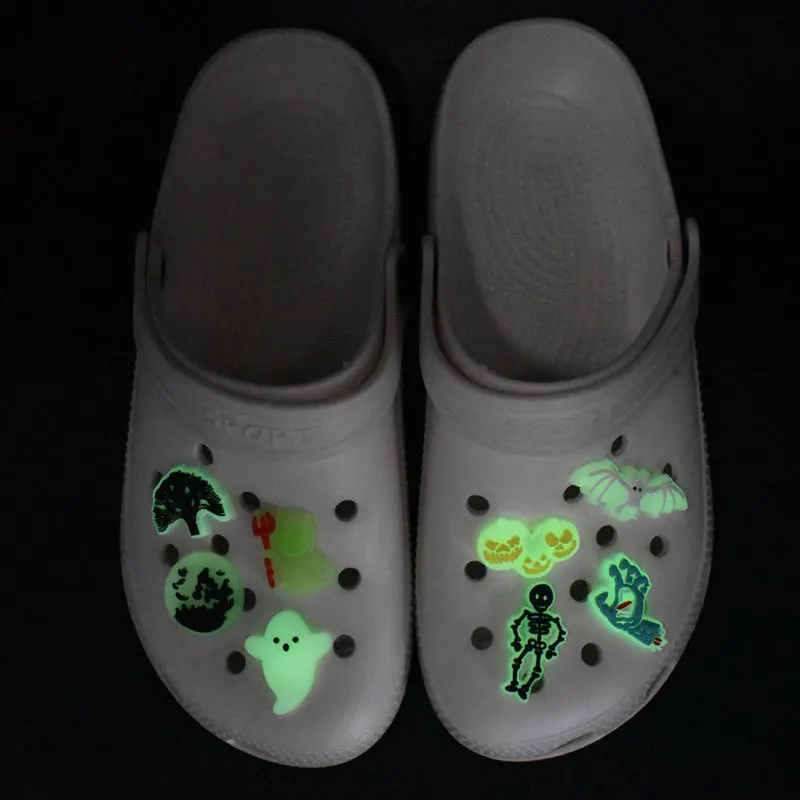 100pcs Glowing Ghost Horror Halloween Shoe Charms for Croc Vampire Shoe Luminous Bat Shoe Accessories Fluorescent Croc Decoratio