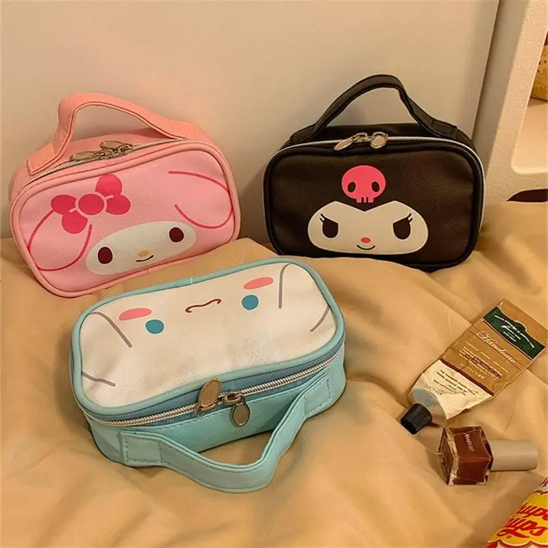 

Anime Sanrios Hello Kittys My Melody Cinnamoroll Cosmetic Bag Kuromi Pochacco Lotso Portable Makeup Bag Girl Cartoon Storage Bag