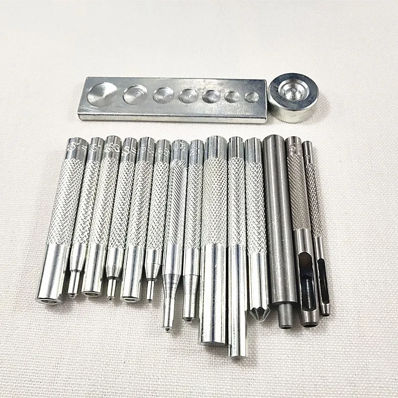 

Инструмент для установки дыроколов с четырьмя кнопками-заклепками 633/831/201