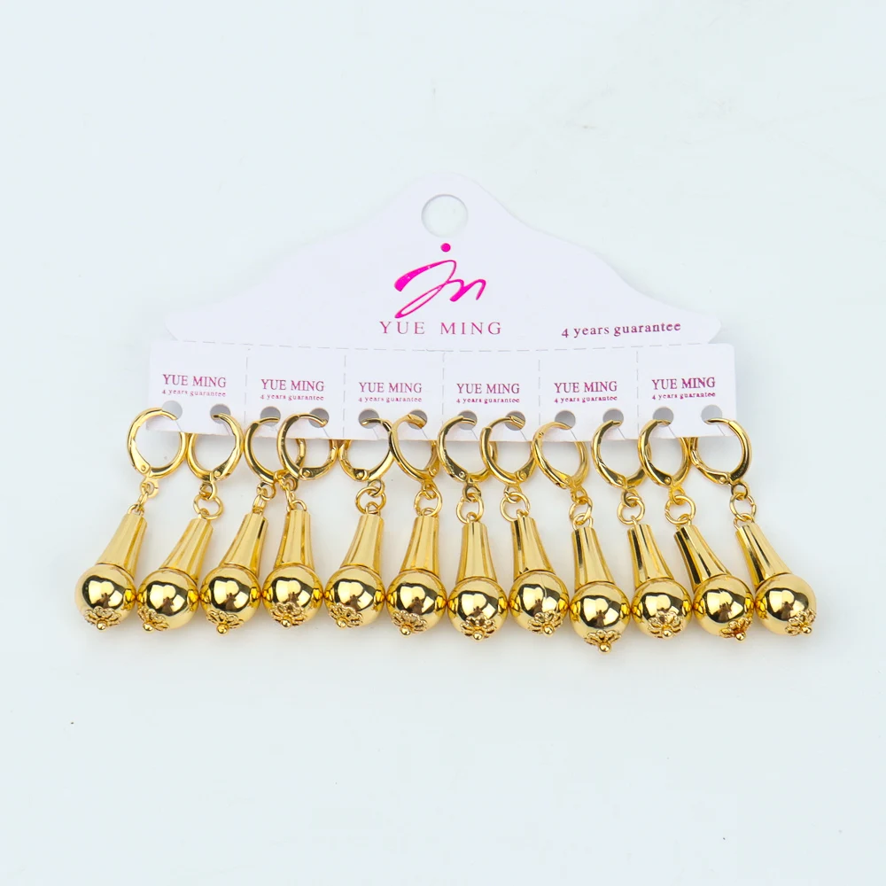 

Women Gold Color Small Earrings Women Fashion Brass Twist Round Earring for Girls Hoops Chunky Small Gold Hoop Earrings