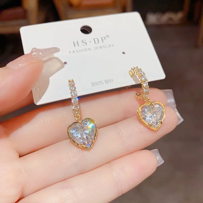 

Серебряные изысканные модные циркониевые серьги S925 в виде сердца