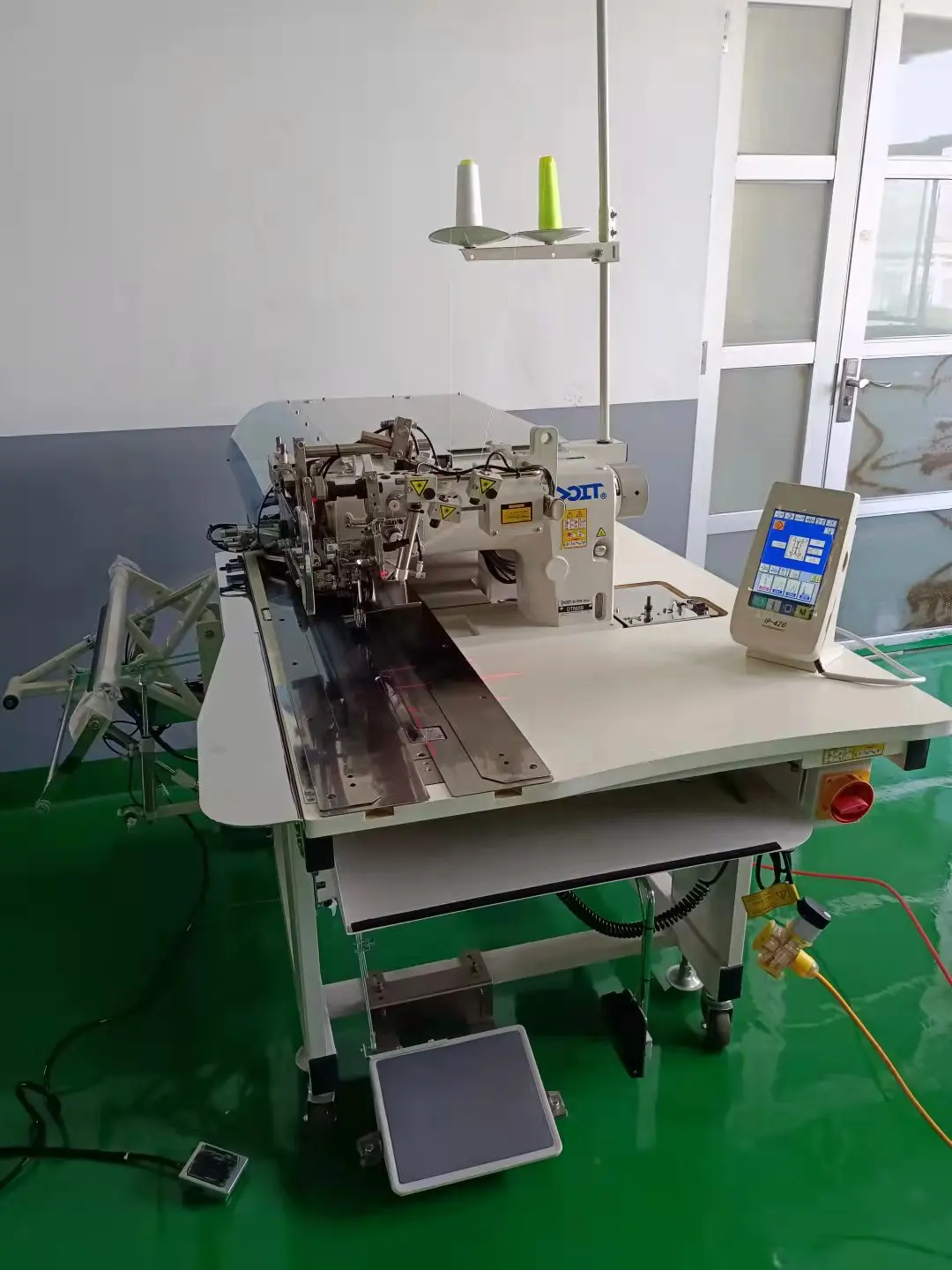 DT 895B прямой привод автоматическая швейная машина для одежды