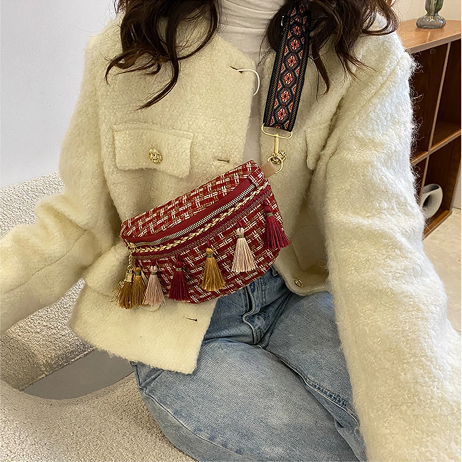 

Ladies Folk Style Messenger Bag Tassel Pendant Woven Decorative Messenger Bag Girls One Shoulder Retro Motley Waist Bag 4 colors