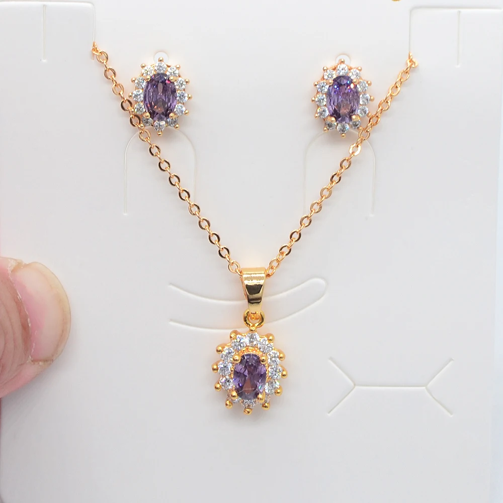 Модные женские серьги-гвоздики золотого цвета с красным кубическим цирконием