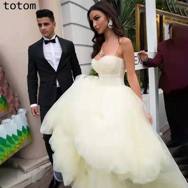 Милое многослойное ТРАПЕЦИЕВИДНОЕ ПЛАТЬЕ из фатина на тонких бретельках с